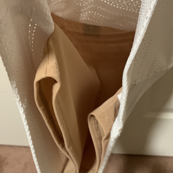 NWT BCBGMAXAZRIA White Bettie Eyelet Sweater Knit Skirt - Picture 6 of 8